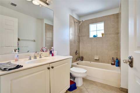 House in Boynton Beach, Florida 4 bedrooms, 195.19 sq.m. № 1661462 - photo 21