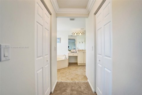 House in Boynton Beach, Florida 4 bedrooms, 195.19 sq.m. № 1661462 - photo 18
