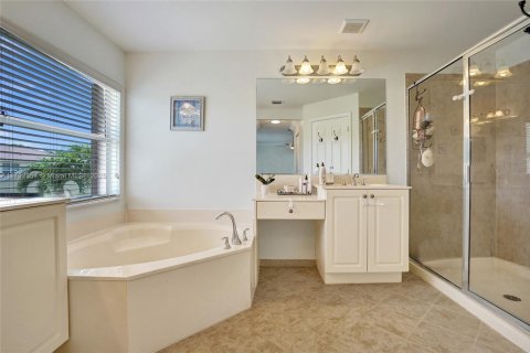 House in Boynton Beach, Florida 4 bedrooms, 195.19 sq.m. № 1661462 - photo 17