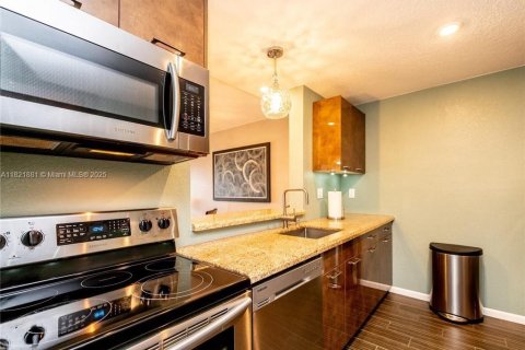 Condominio en venta en Lauderdale Lakes, Florida, 2 dormitorios, 93.83 m2 № 2034374 - foto 9