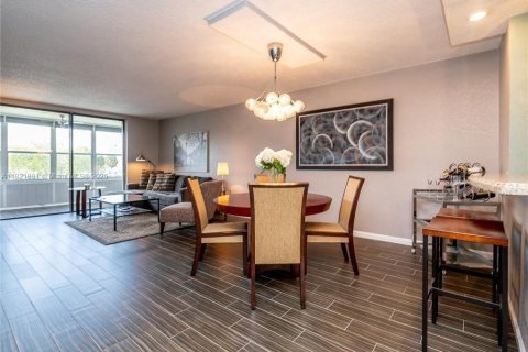 Condominio en venta en Lauderdale Lakes, Florida, 2 dormitorios, 93.83 m2 № 2034374 - foto 5