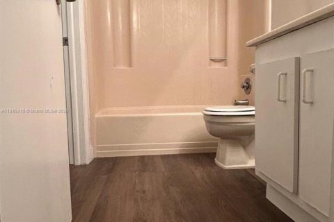 Condo in Tamarac, Florida, 1 bedroom  № 1940560 - photo 4