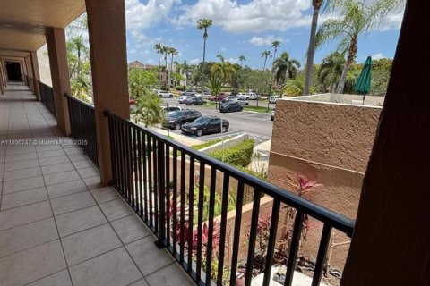 Condo in Tamarac, Florida, 2 bedrooms  № 1756908 - photo 13