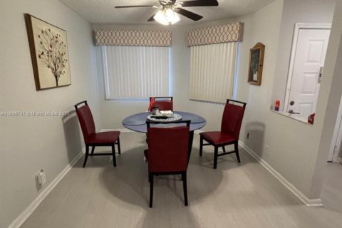 Condo in Tamarac, Florida, 2 bedrooms  № 1756908 - photo 12