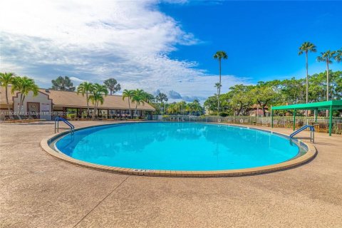 Condo in Tamarac, Florida, 2 bedrooms  № 1756908 - photo 22
