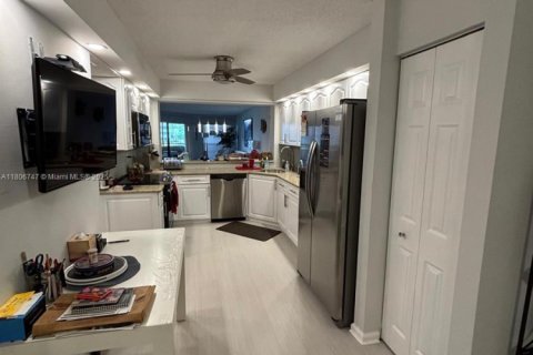 Condo in Tamarac, Florida, 2 bedrooms  № 1756908 - photo 11