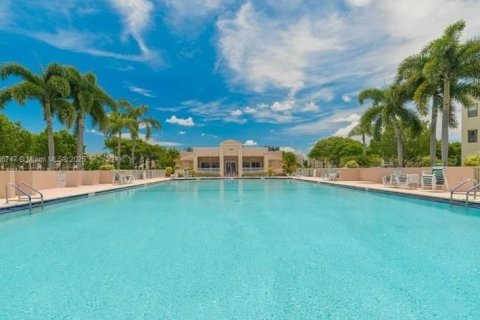 Condo in Tamarac, Florida, 2 bedrooms  № 1756908 - photo 27