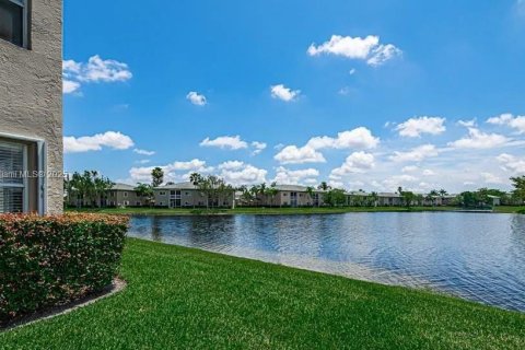 Condo in Tamarac, Florida, 2 bedrooms  № 1756908 - photo 17