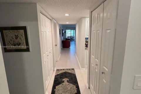 Condo in Tamarac, Florida, 2 bedrooms  № 1756908 - photo 3
