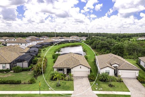 House in Bradenton, Florida 3 bedrooms, 171.78 sq.m. № 1784390 - photo 1