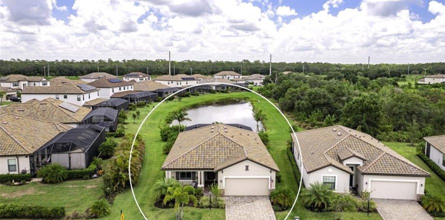 House in Bradenton, Florida 3 bedrooms, 171.78 sq.m. № 1784390
