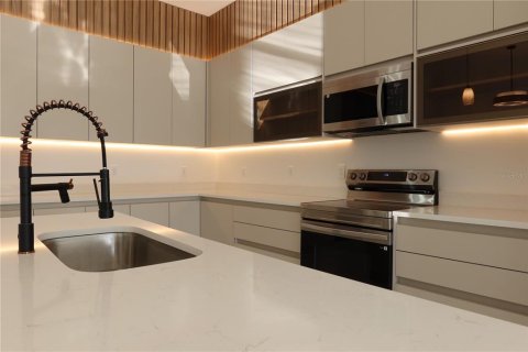Villa ou maison à vendre à Lake Alfred, Floride: 5 chambres, 224.82 m2 № 2399014 - photo 14