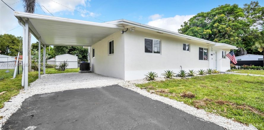 Villa ou maison à North Miami Beach, Floride 4 chambres, 120.77 m2 № 1996866