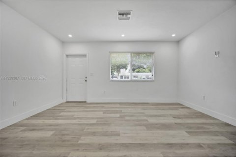 Villa ou maison à vendre à North Miami Beach, Floride: 4 chambres, 120.77 m2 № 1996866 - photo 8