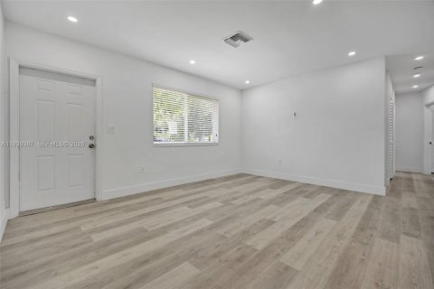 Villa ou maison à vendre à North Miami Beach, Floride: 4 chambres, 120.77 m2 № 1996866 - photo 9