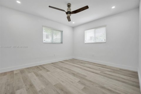 Villa ou maison à vendre à North Miami Beach, Floride: 4 chambres, 120.77 m2 № 1996866 - photo 16