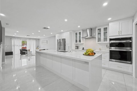 Touwnhouse à vendre à Hollywood, Floride: 3 chambres, 176.51 m2 № 2038271 - photo 4