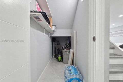 Touwnhouse à vendre à Hollywood, Floride: 3 chambres, 176.51 m2 № 2038271 - photo 13