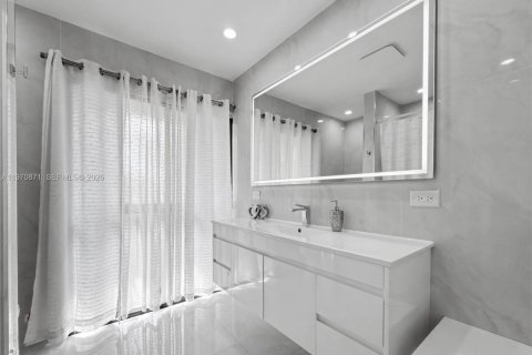 Touwnhouse à vendre à Hollywood, Floride: 3 chambres, 176.51 m2 № 2038271 - photo 18