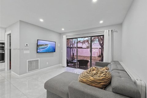 Touwnhouse à vendre à Hollywood, Floride: 3 chambres, 176.51 m2 № 2038271 - photo 7