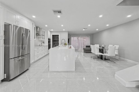 Touwnhouse à vendre à Hollywood, Floride: 3 chambres, 176.51 m2 № 2038271 - photo 3