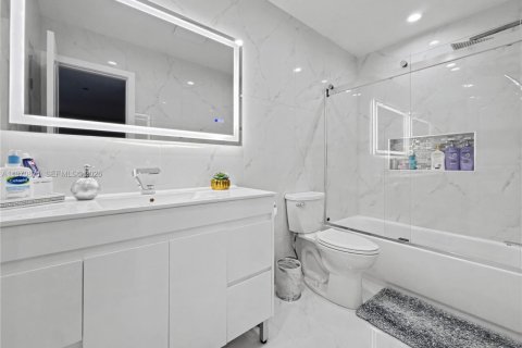 Touwnhouse à vendre à Hollywood, Floride: 3 chambres, 176.51 m2 № 2038271 - photo 23