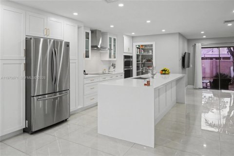 Touwnhouse à vendre à Hollywood, Floride: 3 chambres, 176.51 m2 № 2038271 - photo 2