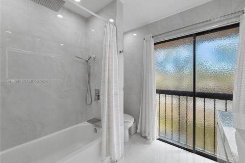 Touwnhouse à vendre à Hollywood, Floride: 3 chambres, 176.51 m2 № 2038271 - photo 20