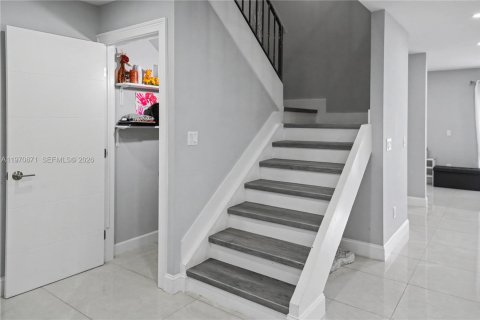 Touwnhouse à vendre à Hollywood, Floride: 3 chambres, 176.51 m2 № 2038271 - photo 12