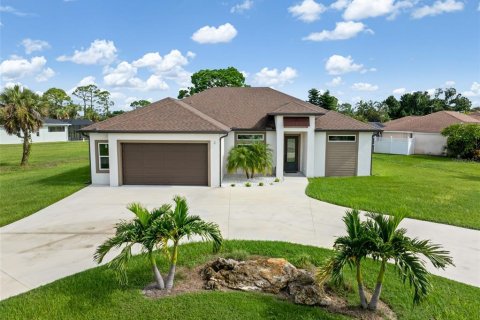 House in Rotonda, Florida 3 bedrooms, 177.26 sq.m. № 1901429 - photo 1