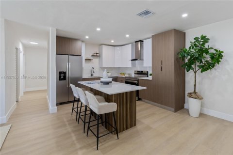 Villa ou maison à vendre à Miami, Floride: 4 chambres, 141.03 m2 № 1995357 - photo 8