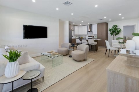 Villa ou maison à vendre à Miami, Floride: 4 chambres, 141.03 m2 № 1995357 - photo 3