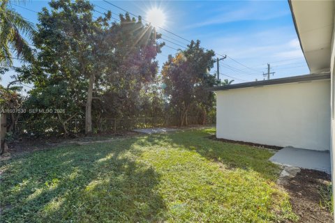 Villa ou maison à vendre à Miami, Floride: 4 chambres, 141.03 m2 № 1995357 - photo 22