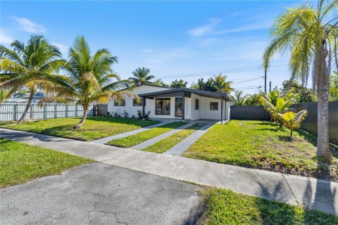 Villa ou maison à Miami, Floride 4 chambres, 141.03 m2 № 1995357