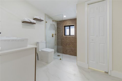 Villa ou maison à vendre à Miami, Floride: 4 chambres, 141.03 m2 № 1995357 - photo 16