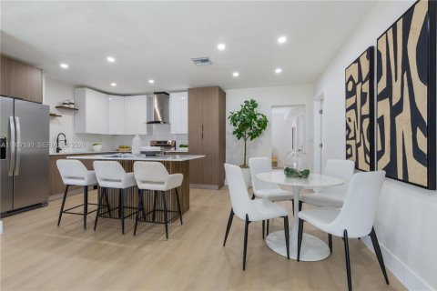 Villa ou maison à vendre à Miami, Floride: 4 chambres, 141.03 m2 № 1995357 - photo 7
