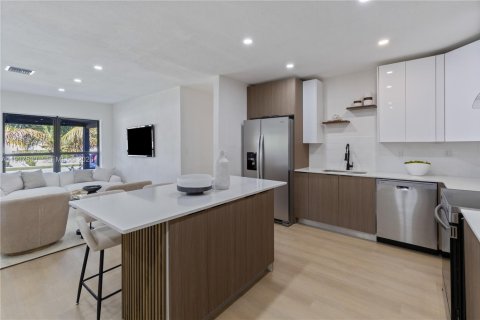 Villa ou maison à vendre à Miami, Floride: 4 chambres, 141.03 m2 № 1995357 - photo 11