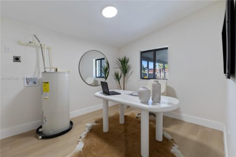 Villa ou maison à vendre à Miami, Floride: 4 chambres, 141.03 m2 № 1995357 - photo 19