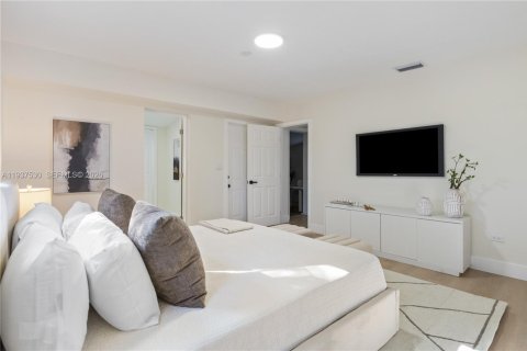 Villa ou maison à vendre à Miami, Floride: 4 chambres, 141.03 m2 № 1995357 - photo 14