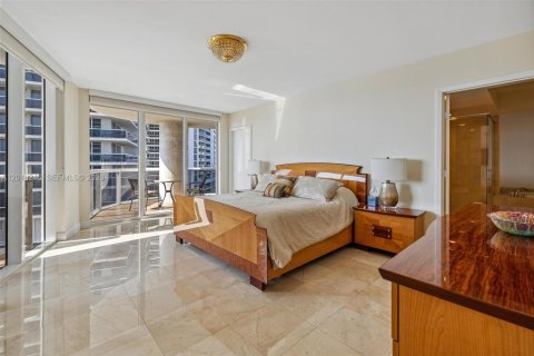 Condo in Hallandale Beach, Florida, 2 bedrooms  № 2145724 - photo 16