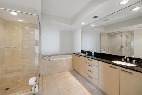 Condo in Hallandale Beach, Florida, 2 bedrooms  № 2145724 - photo 19