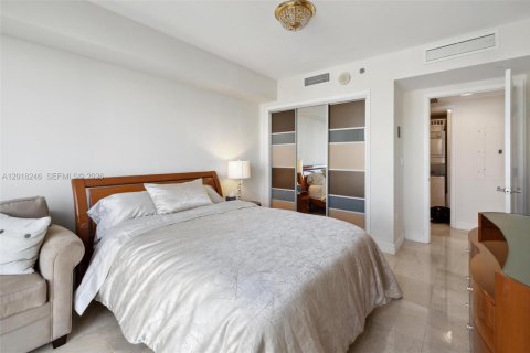 Condo in Hallandale Beach, Florida, 2 bedrooms  № 2145724 - photo 23