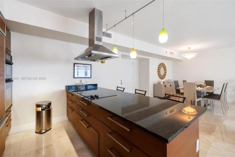 Condo in Hallandale Beach, Florida, 2 bedrooms  № 2145724 - photo 7