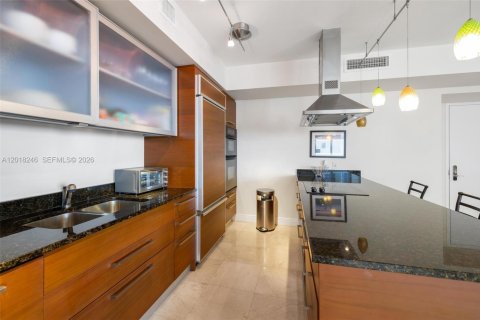 Condo in Hallandale Beach, Florida, 2 bedrooms  № 2145724 - photo 6