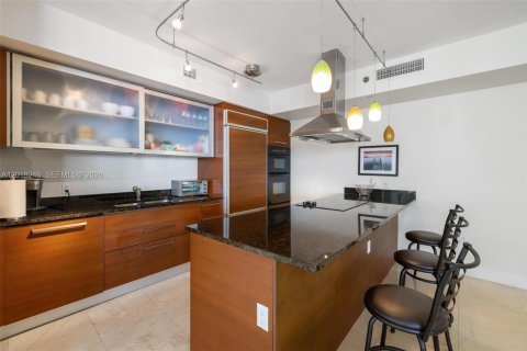 Condo in Hallandale Beach, Florida, 2 bedrooms  № 2145724 - photo 5