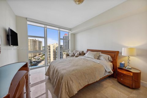 Condo in Hallandale Beach, Florida, 2 bedrooms  № 2145724 - photo 21