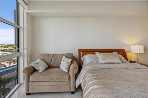 Condo in Hallandale Beach, Florida, 2 bedrooms  № 2145724 - photo 22