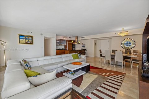 Condo in Hallandale Beach, Florida, 2 bedrooms  № 2145724 - photo 13