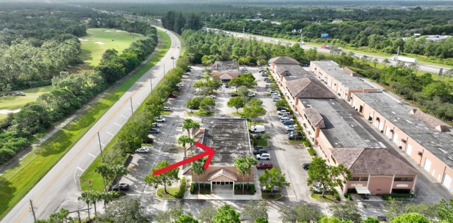 Commercial property in Palm City, Florida № 815351