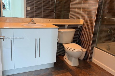 Купить кондоминиум в Майами, Флорида 2 спальни, 113.99м2, № 1623139 - фото 17
